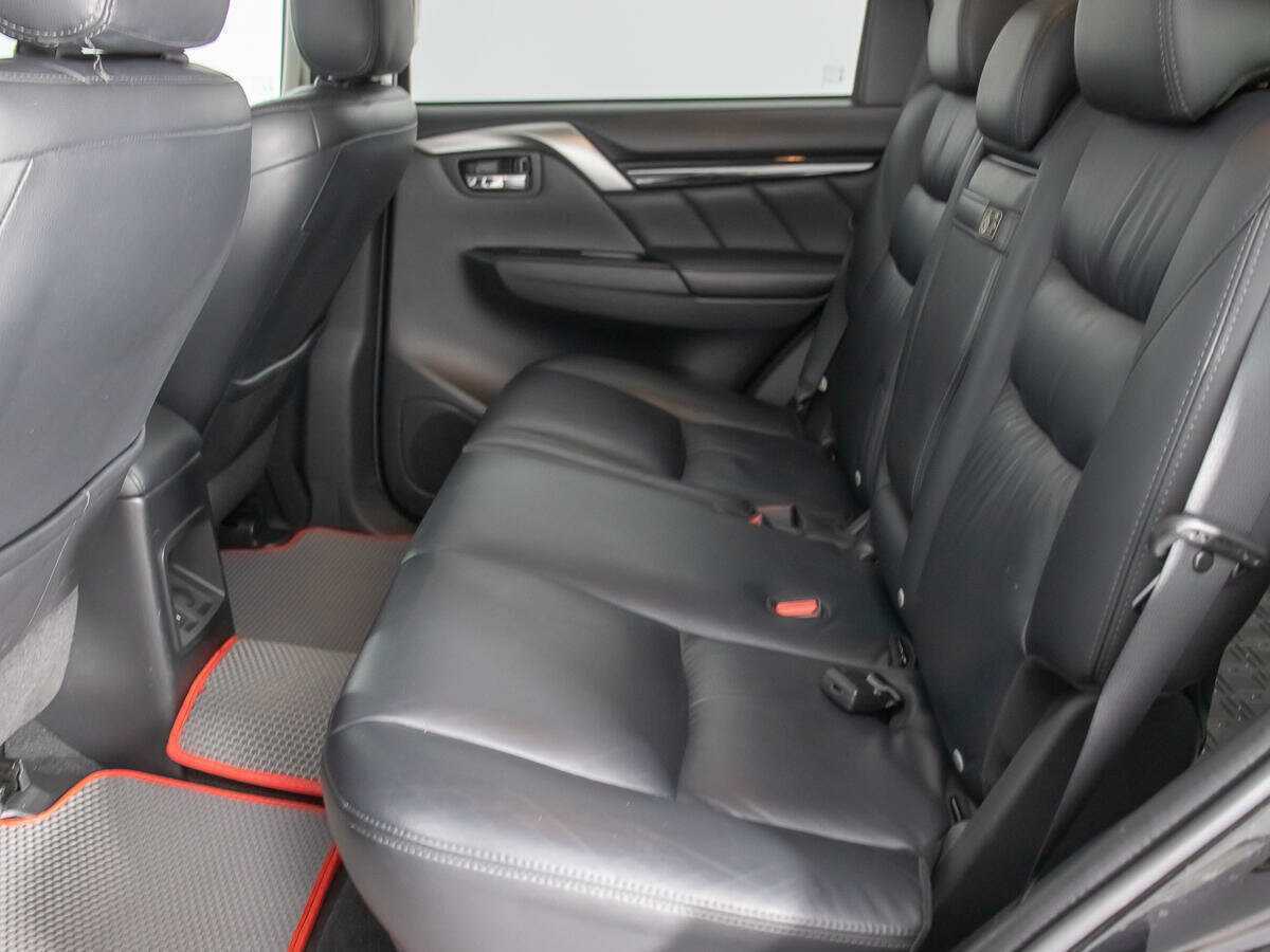 Mitsubishi Pajero Sport с пробегом — 2018 год. Фото: #10