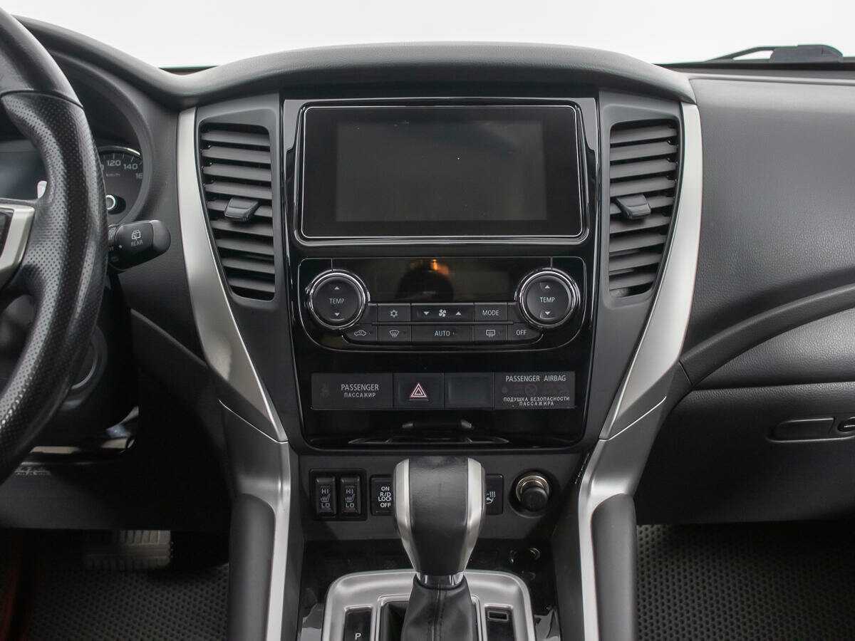 Mitsubishi Pajero Sport с пробегом — 2018 год. Фото: #13