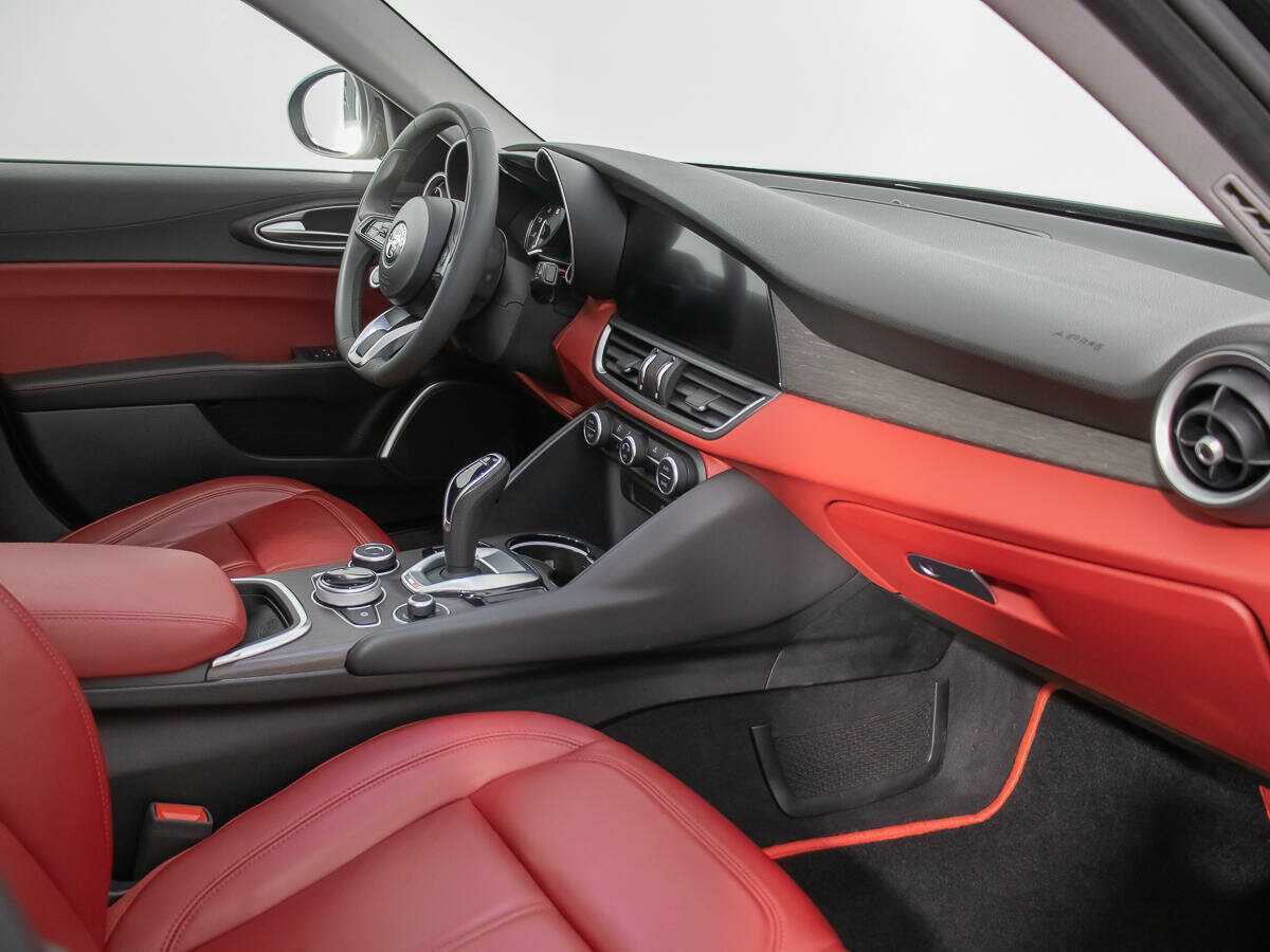 Alfa Romeo Giulia с пробегом — 2021 год. Фото: #8