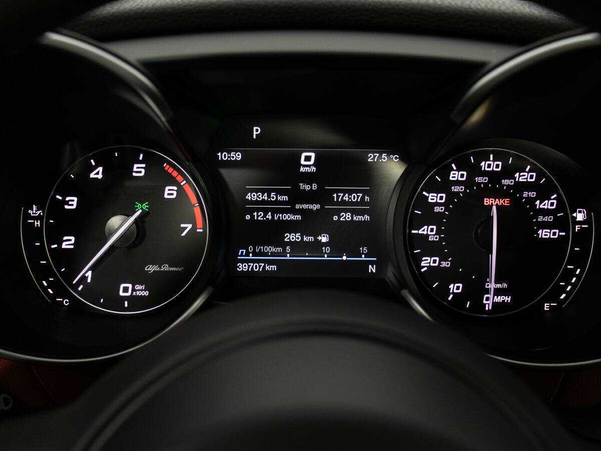 Alfa Romeo Giulia с пробегом — 2021 год. Фото: #11