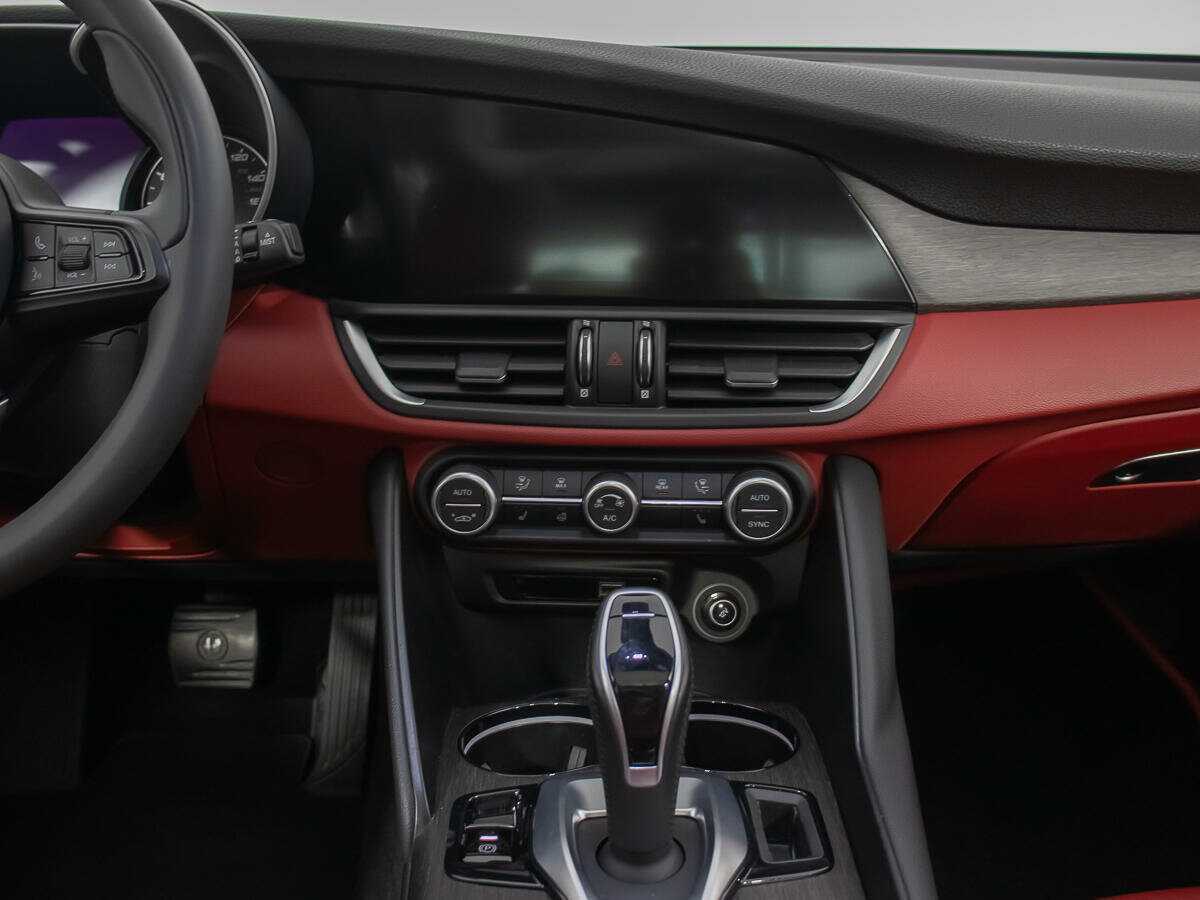 Alfa Romeo Giulia с пробегом — 2021 год. Фото: #13