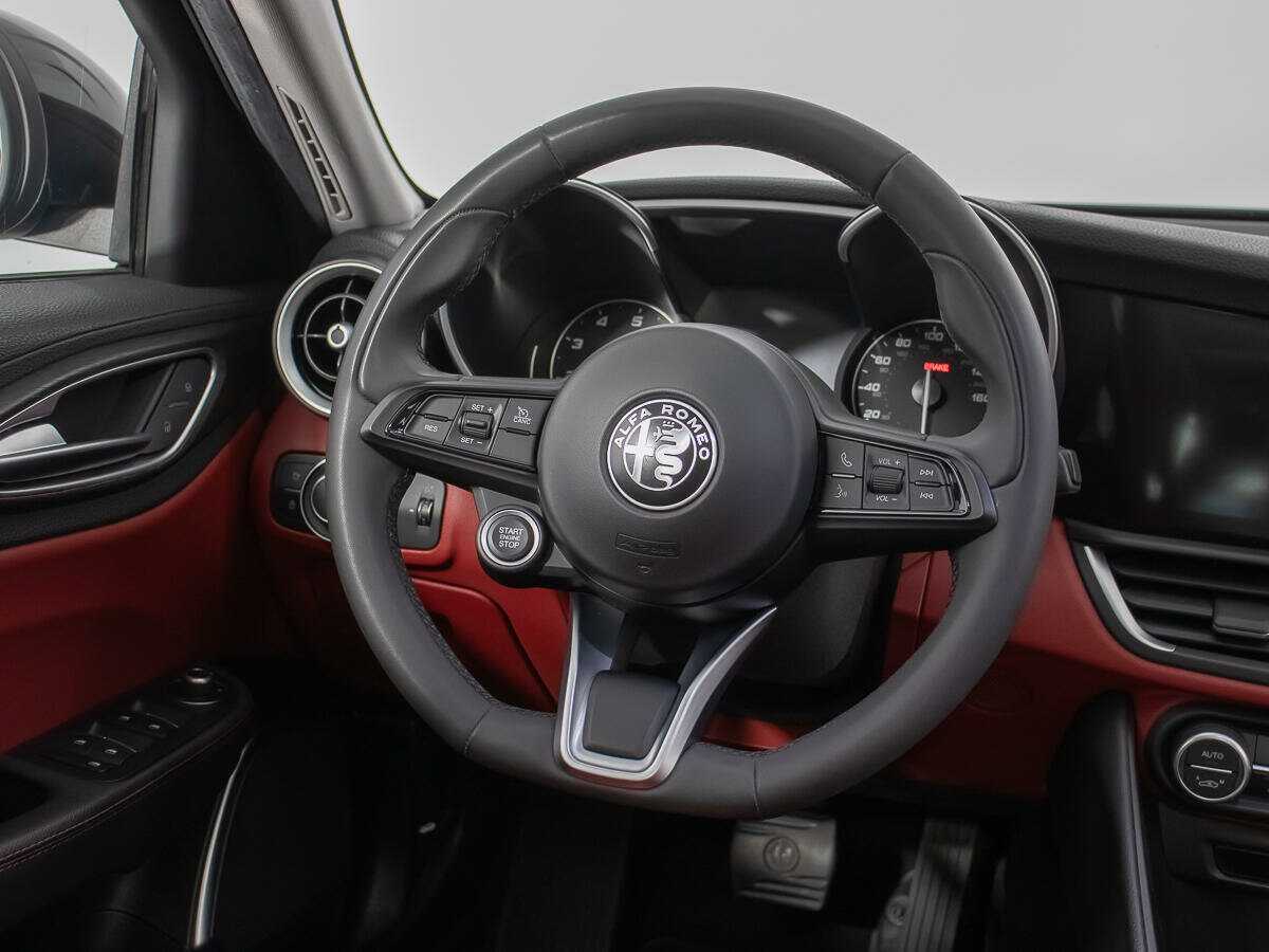 Alfa Romeo Giulia с пробегом — 2021 год. Фото: #14