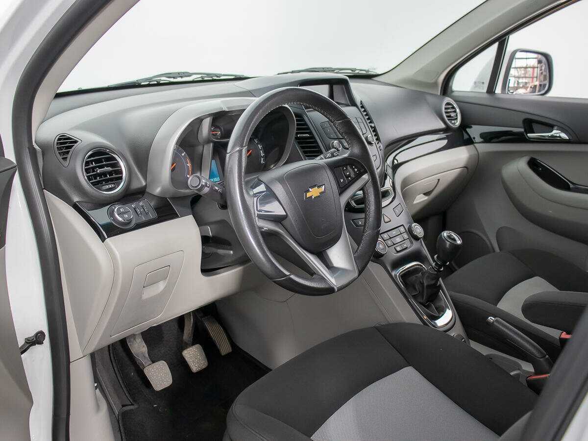 Chevrolet Orlando с пробегом — 2014 год. Фото: #9