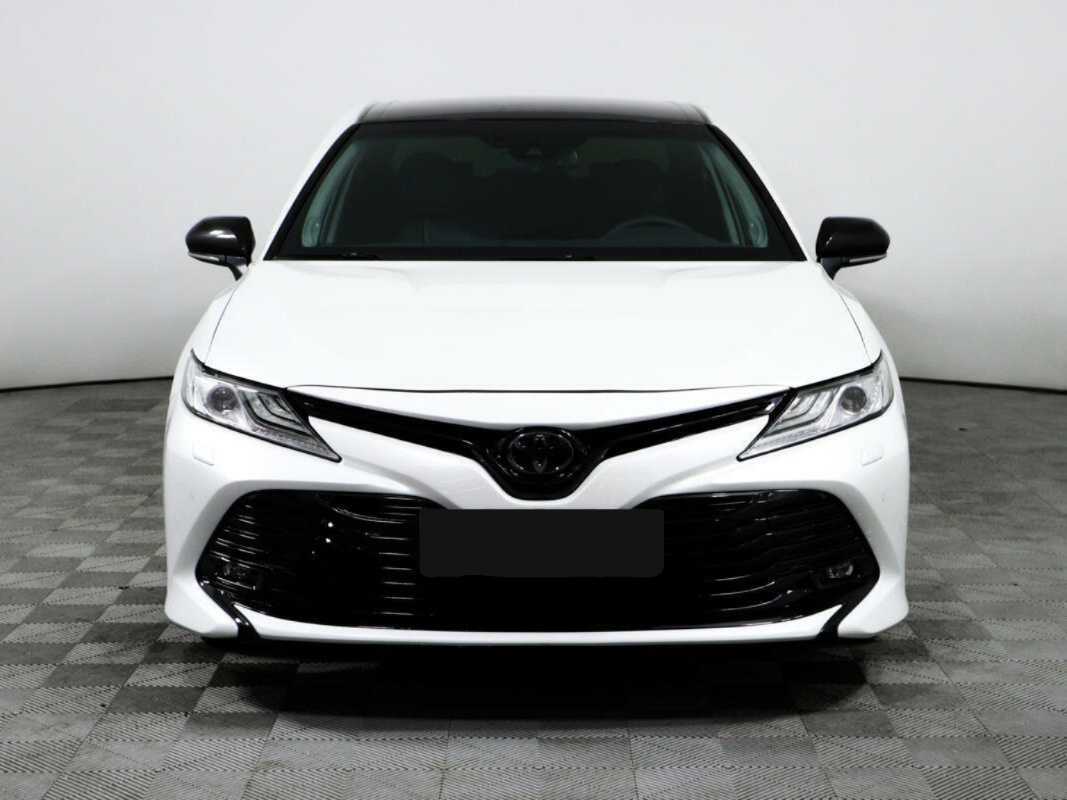 Toyota Camry с пробегом — 2020 год. Фото: #1