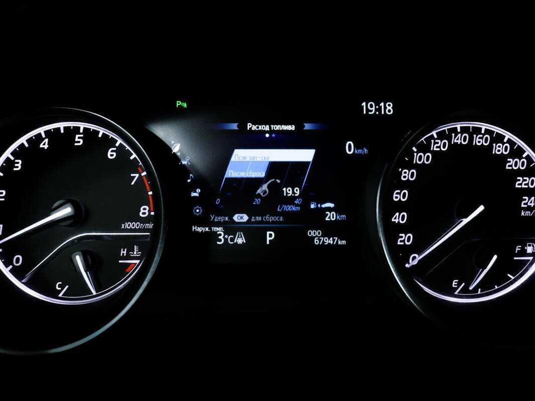 Toyota Camry с пробегом — 2020 год. Фото: #9