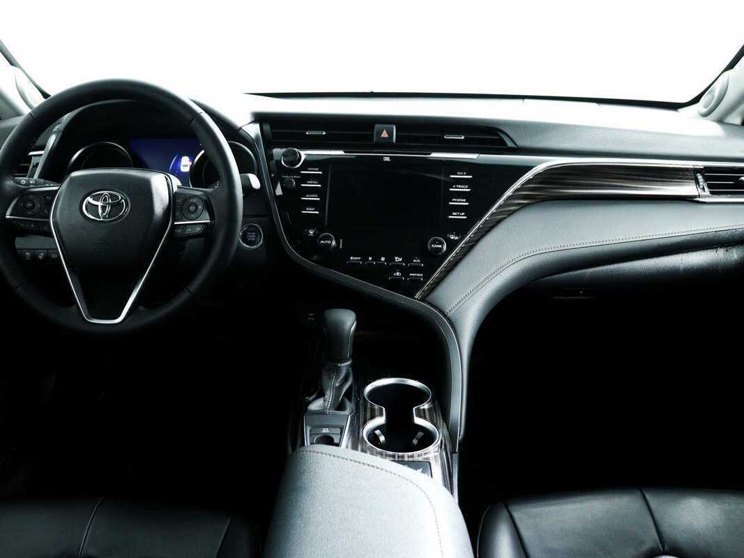 Toyota Camry с пробегом — 2020 год. Фото: #10