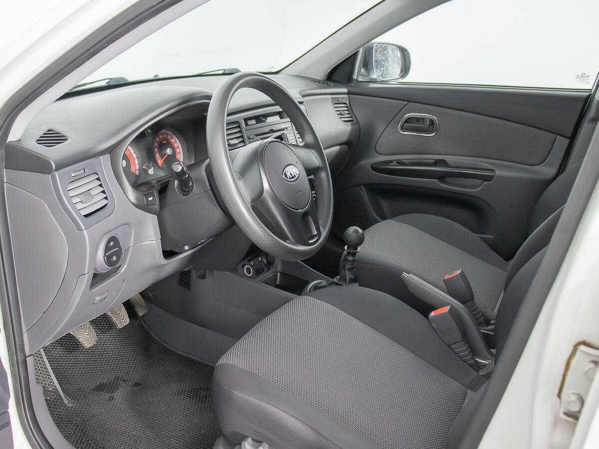 Kia Rio с пробегом — 2011 год. Фото: #9
