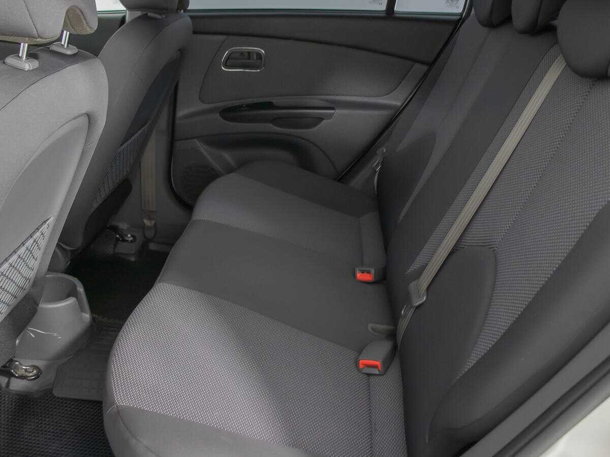 Kia Rio с пробегом — 2011 год. Фото: #10