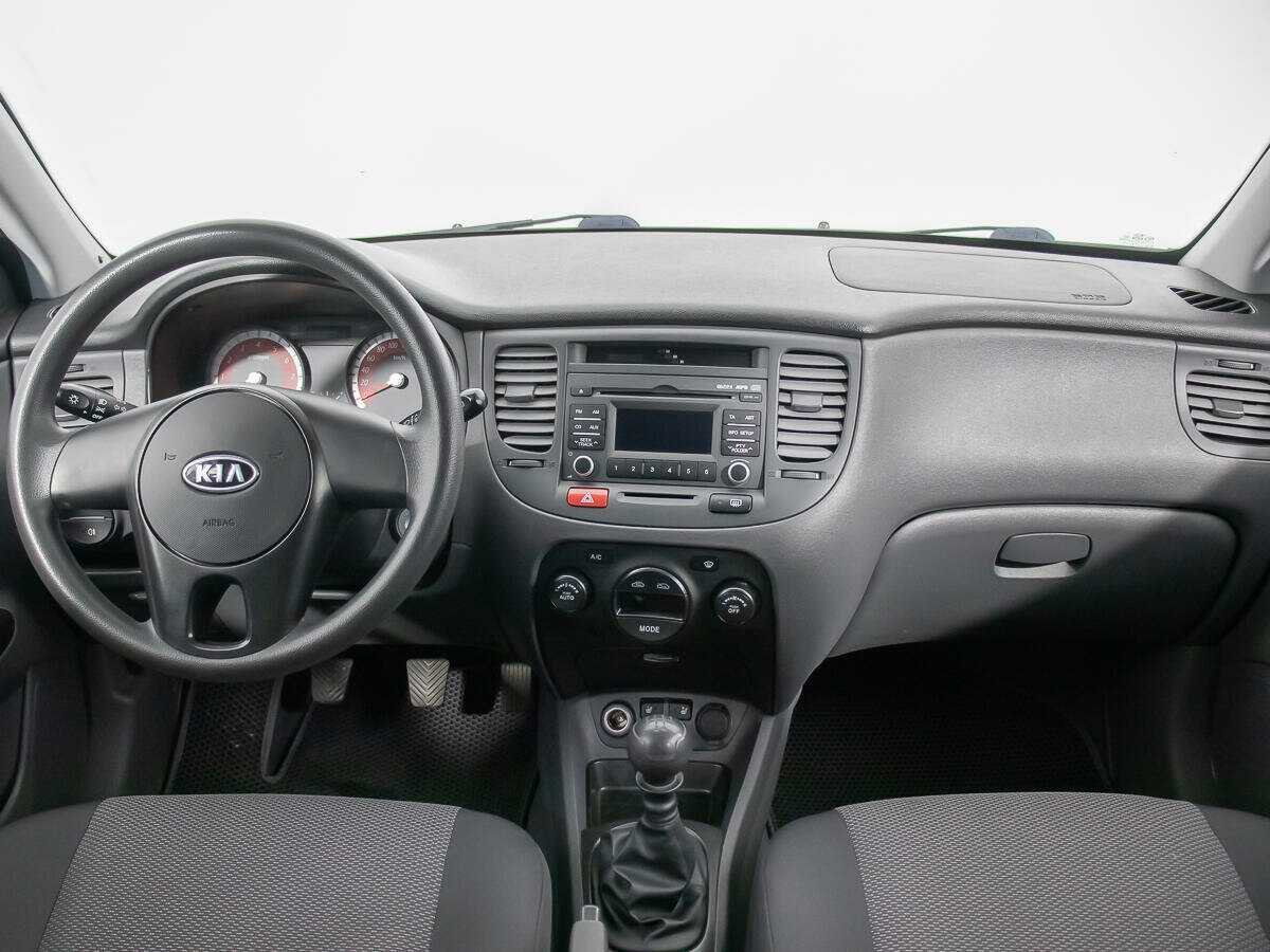 Kia Rio с пробегом — 2011 год. Фото: #12