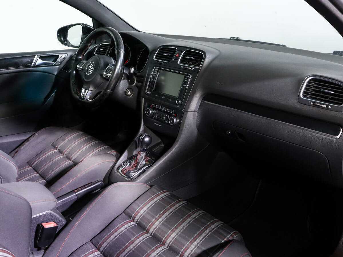 Volkswagen Golf GTI с пробегом — 2009 год. Фото: #6