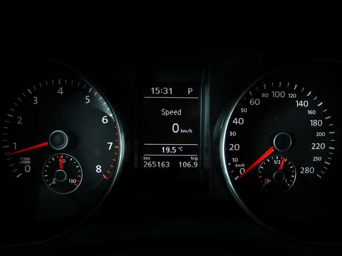 Volkswagen Golf GTI с пробегом — 2009 год. Фото: #8