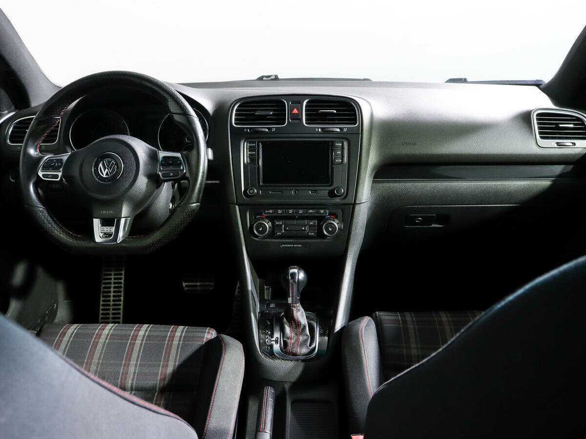 Volkswagen Golf GTI с пробегом — 2009 год. Фото: #9