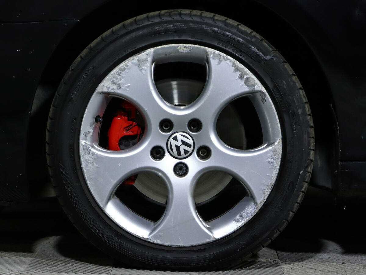 Volkswagen Golf GTI с пробегом — 2009 год. Фото: #12