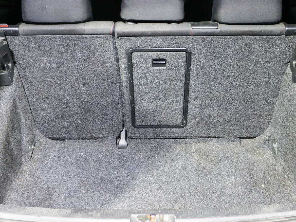 Volkswagen Golf GTI с пробегом — 2009 год. Фото: #14