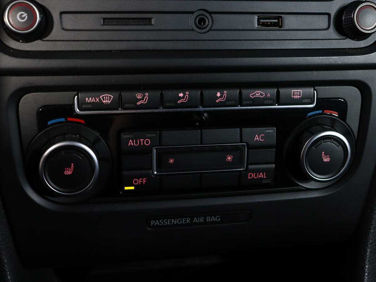 Volkswagen Golf GTI с пробегом — 2009 год. Фото: #17