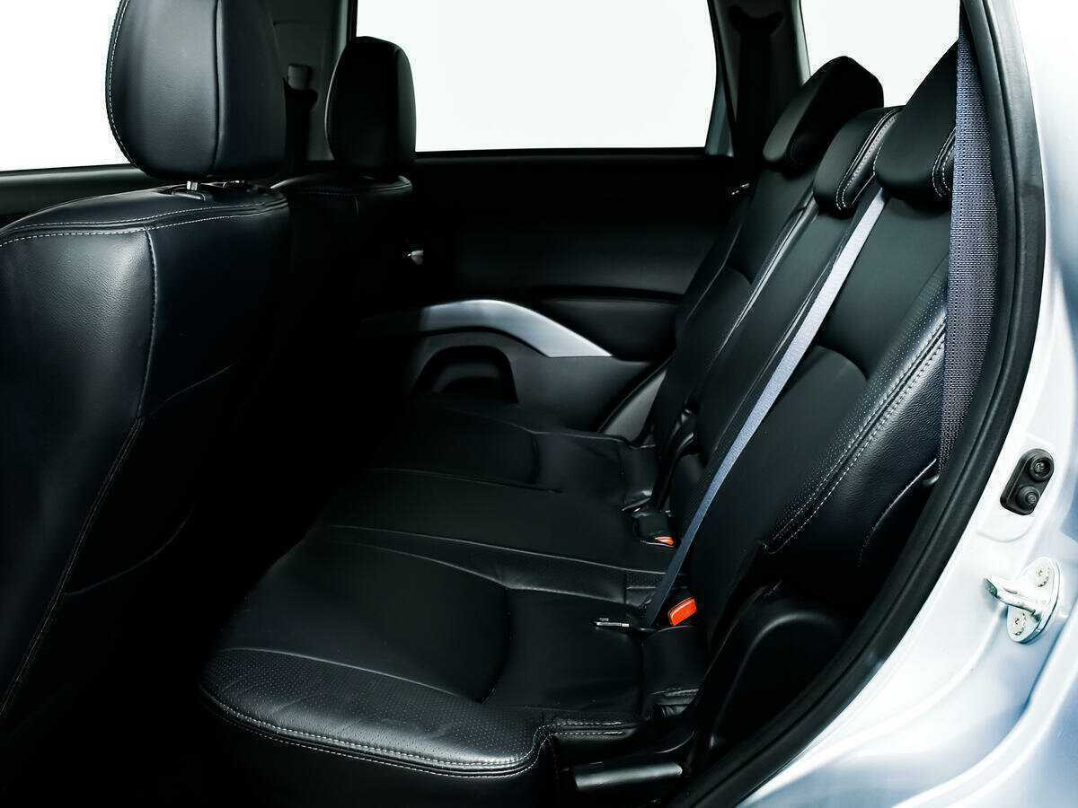 Mitsubishi Outlander с пробегом — 2011 год. Фото: #11