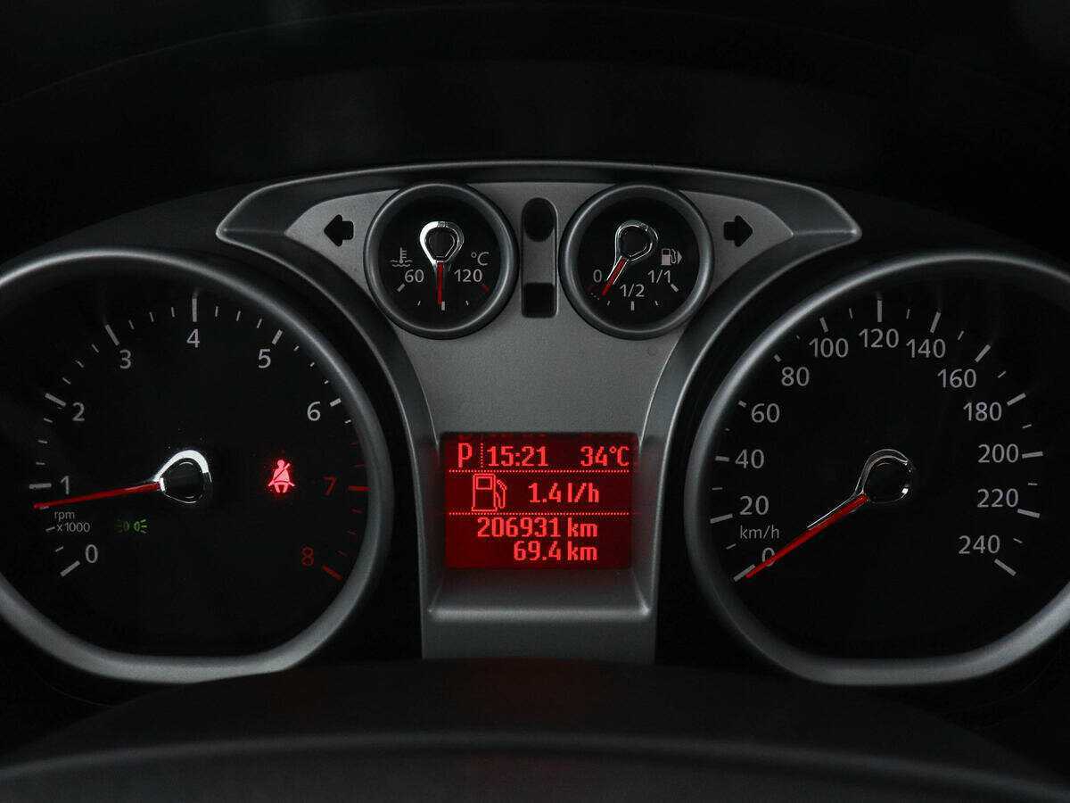 Ford Focus с пробегом — 2010 год. Фото: #10