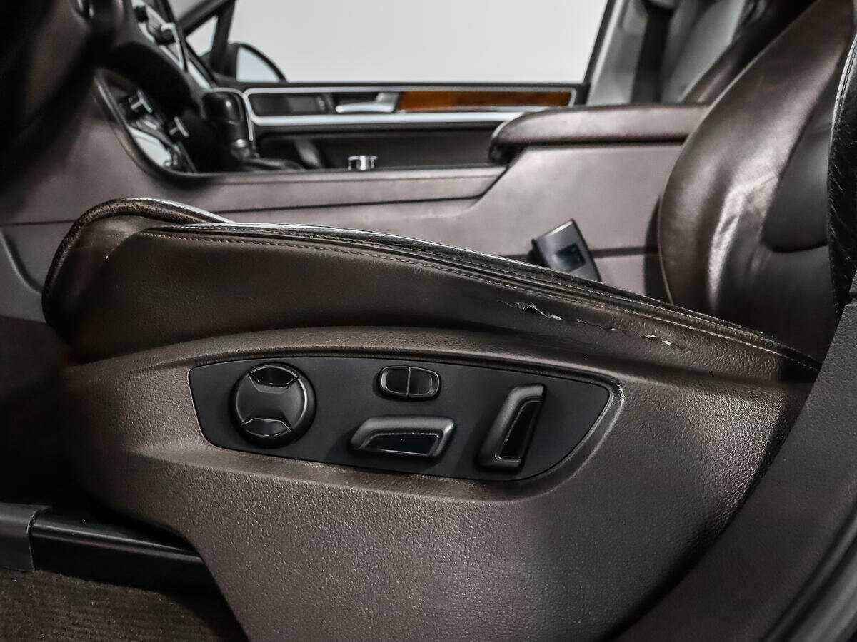 Volkswagen Touareg с пробегом — 2010 год. Фото: #10