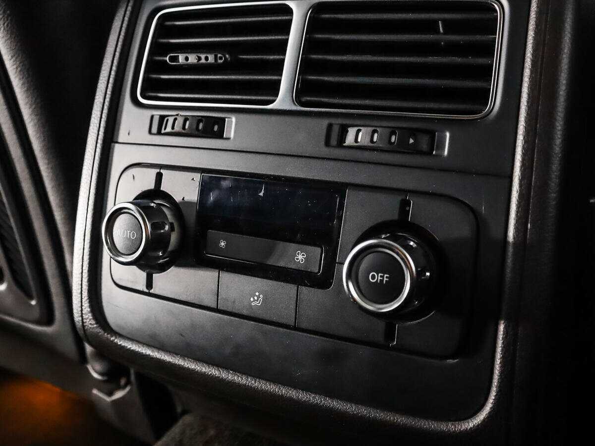 Volkswagen Touareg с пробегом — 2010 год. Фото: #12