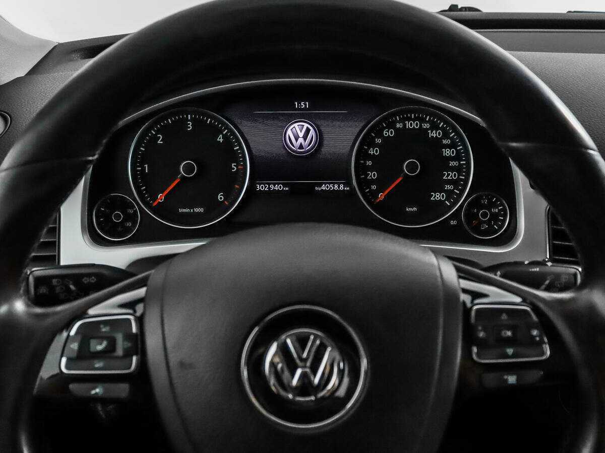 Volkswagen Touareg с пробегом — 2010 год. Фото: #18