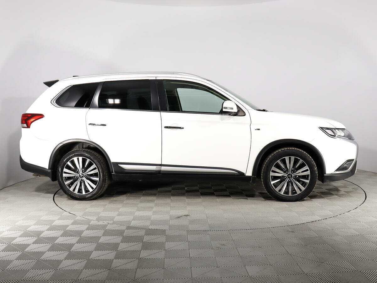 Mitsubishi Outlander с пробегом — 2019 год. Фото: #4