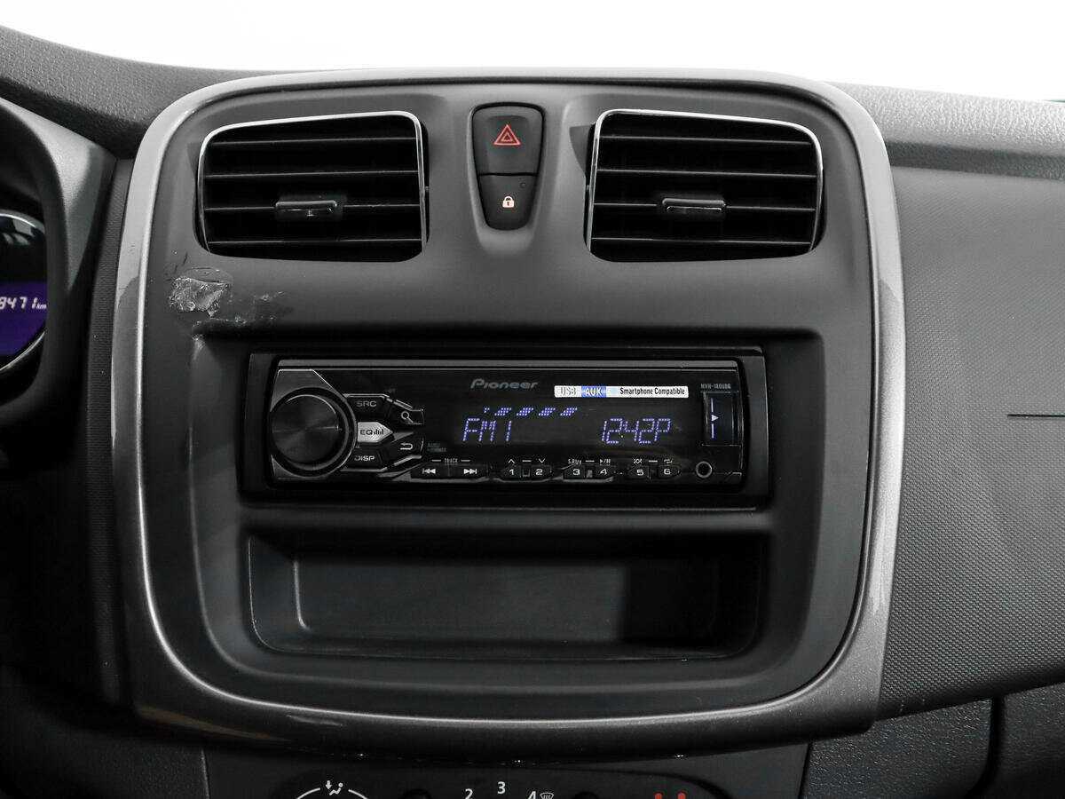 Renault Sandero с пробегом — 2015 год. Фото: #12