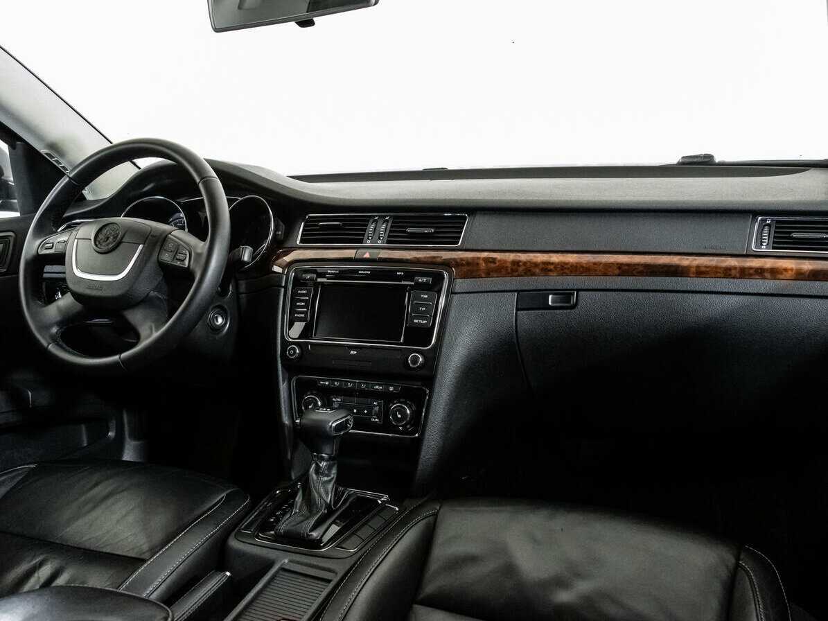 Skoda Superb с пробегом — 2011 год. Фото: #6