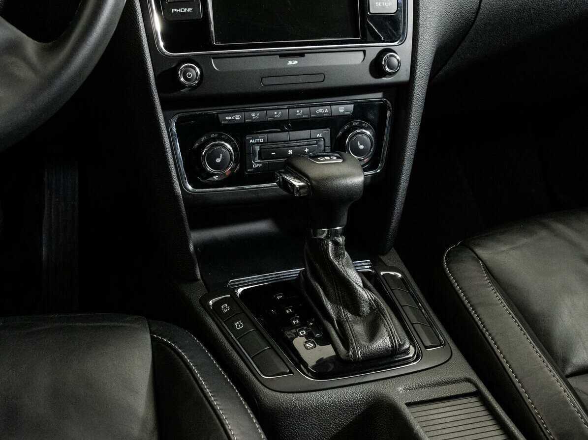 Skoda Superb с пробегом — 2011 год. Фото: #11