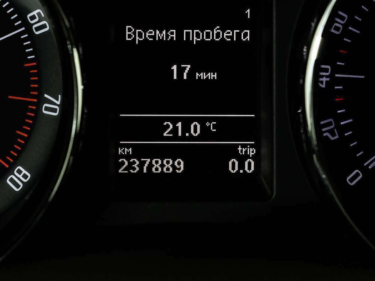 Skoda Superb с пробегом — 2011 год. Фото: #12