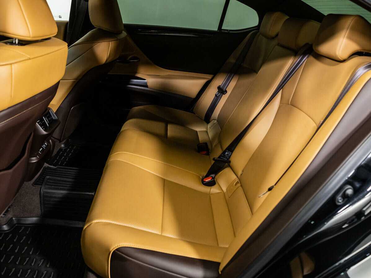 Lexus ES с пробегом — 2020 год. Фото: #9