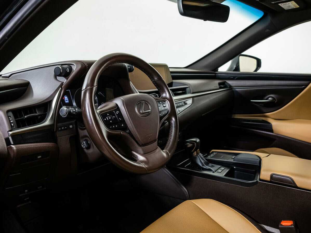 Lexus ES с пробегом — 2020 год. Фото: #10