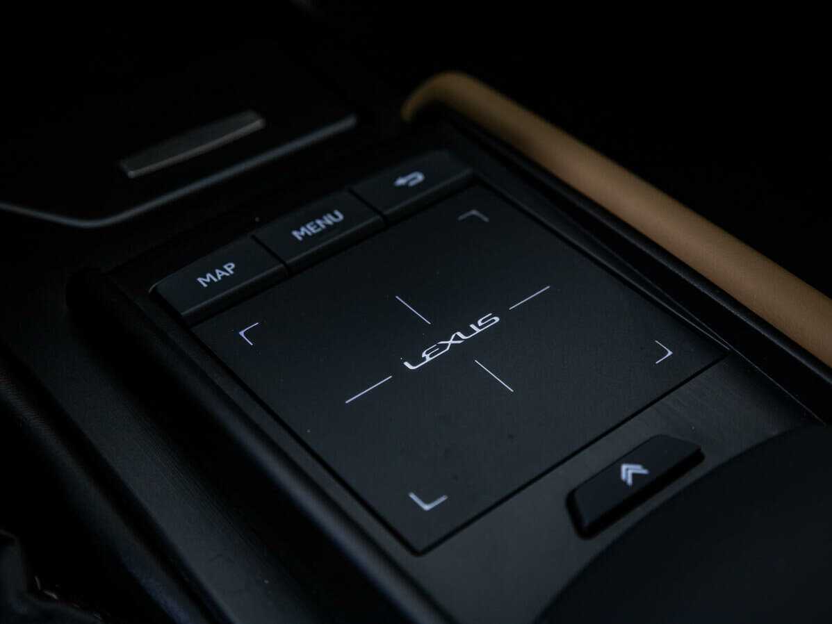 Lexus ES с пробегом — 2020 год. Фото: #14