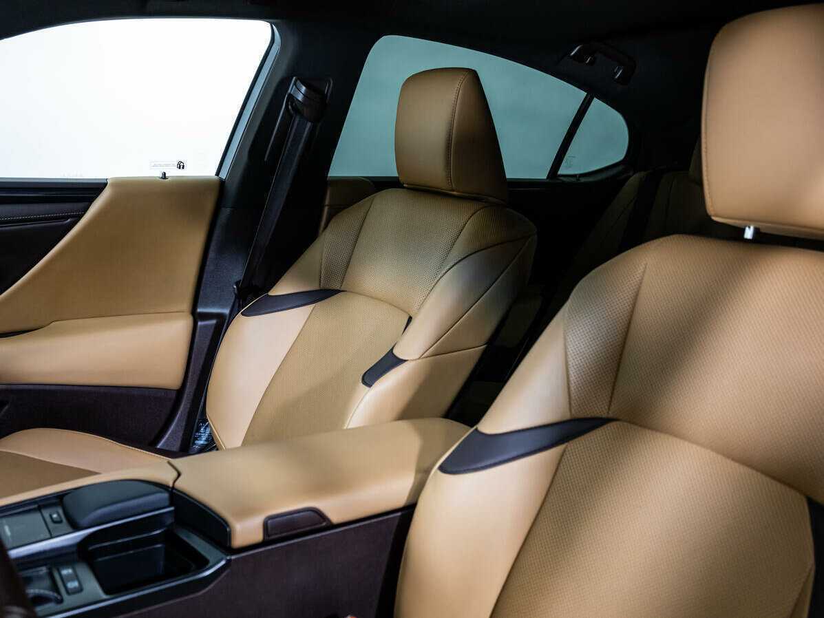 Lexus ES с пробегом — 2020 год. Фото: #21