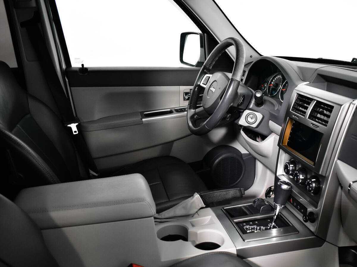 Jeep Cherokee с пробегом — 2008 год. Фото: #8