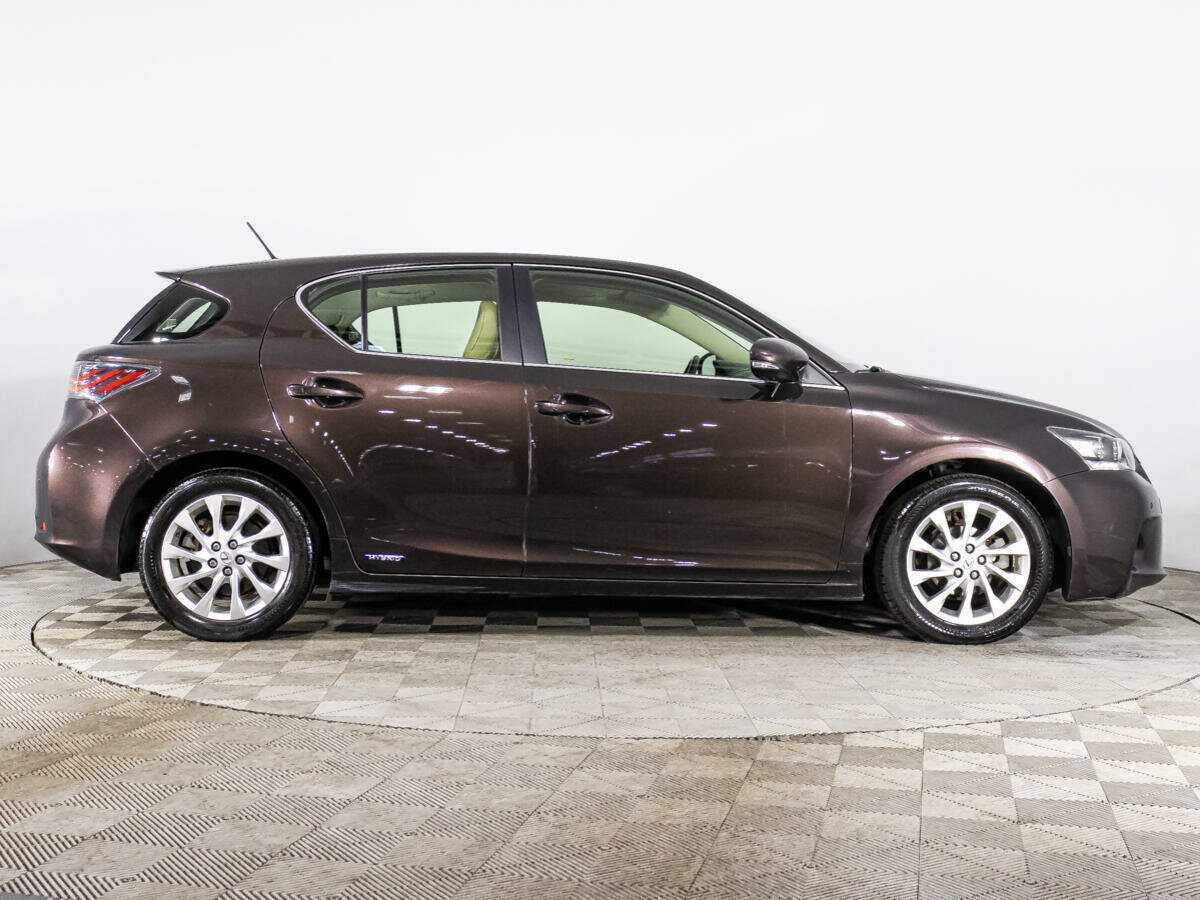 Lexus CT с пробегом — 2011 год. Фото: #3