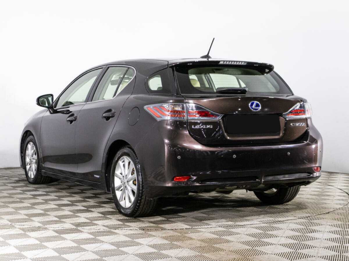 Lexus CT с пробегом — 2011 год. Фото: #6