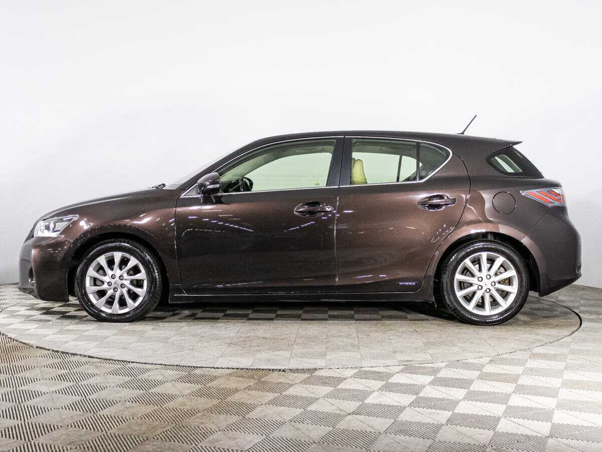 Lexus CT с пробегом — 2011 год. Фото: #7