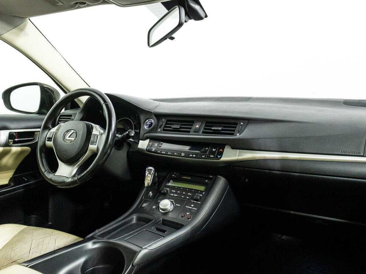 Lexus CT с пробегом — 2011 год. Фото: #8