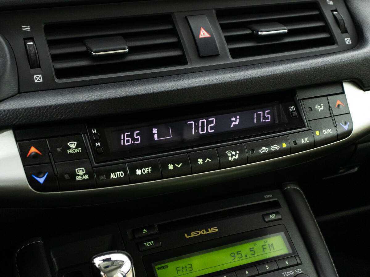 Lexus CT с пробегом — 2011 год. Фото: #14