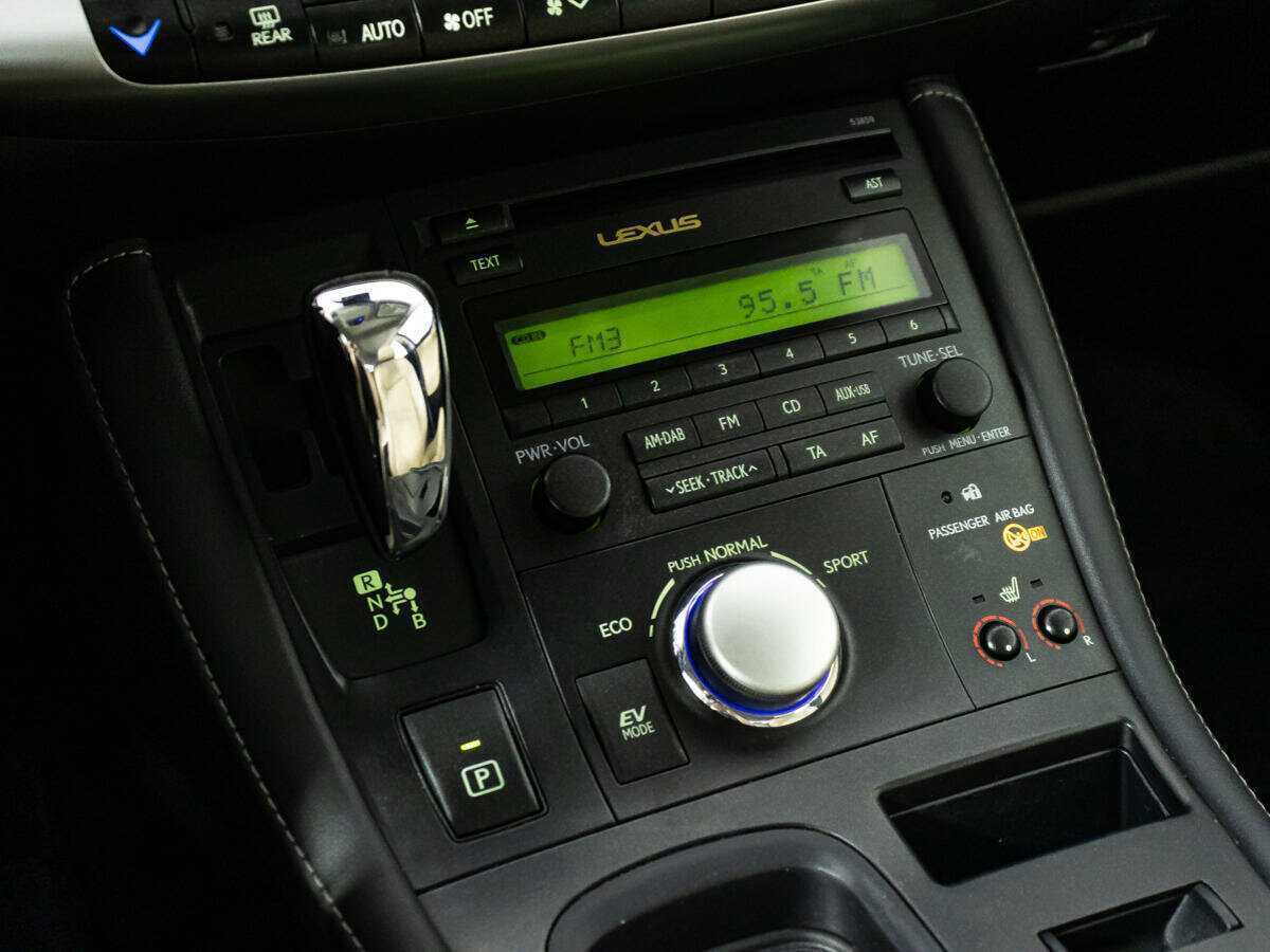 Lexus CT с пробегом — 2011 год. Фото: #15