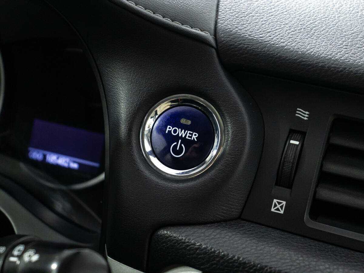 Lexus CT с пробегом — 2011 год. Фото: #16