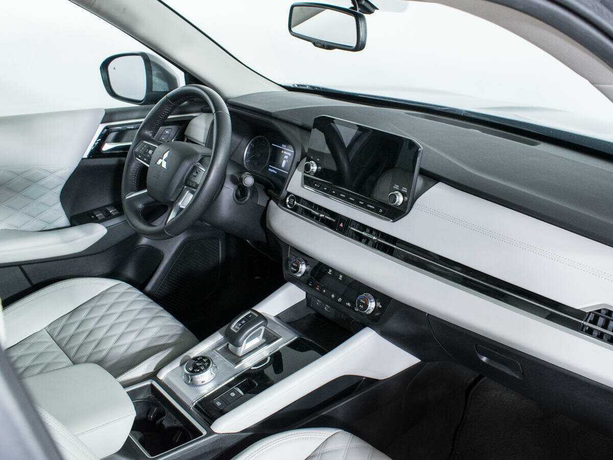 Mitsubishi Outlander с пробегом — 2022 год. Фото: #8