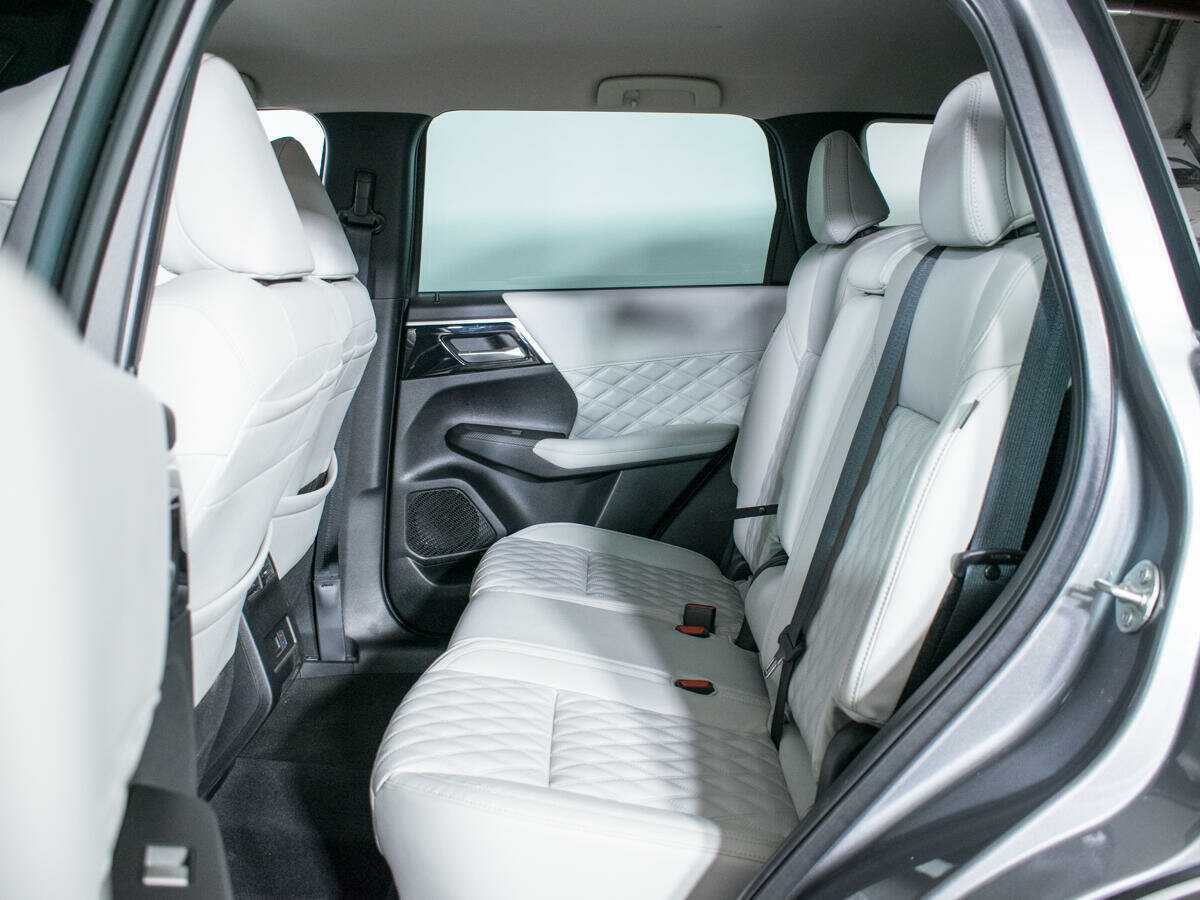 Mitsubishi Outlander с пробегом — 2022 год. Фото: #9