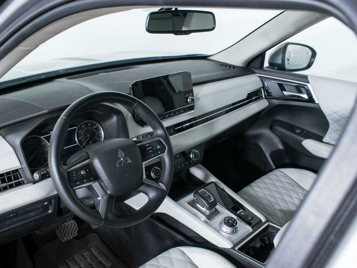 Mitsubishi Outlander с пробегом — 2022 год. Фото: #12