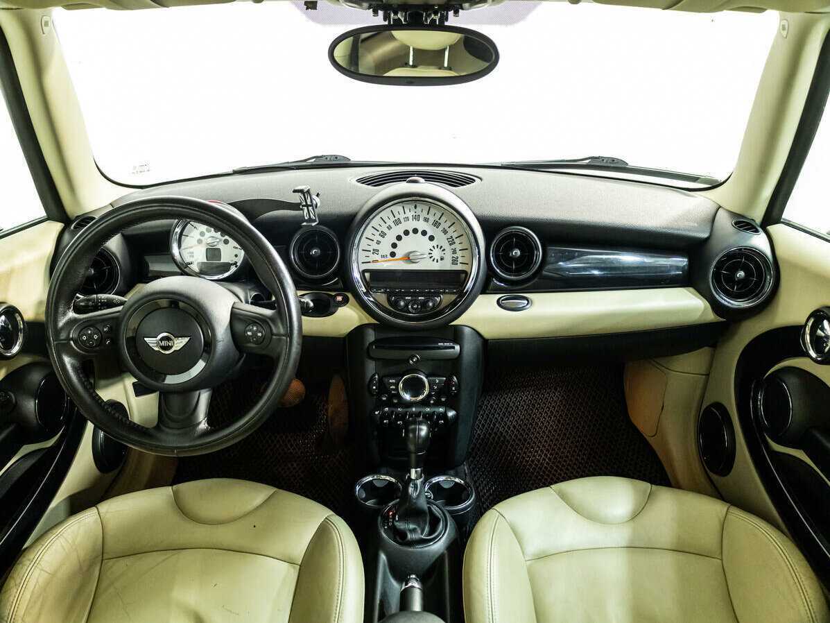 Mini Hatch с пробегом — 2010 год. Фото: #11