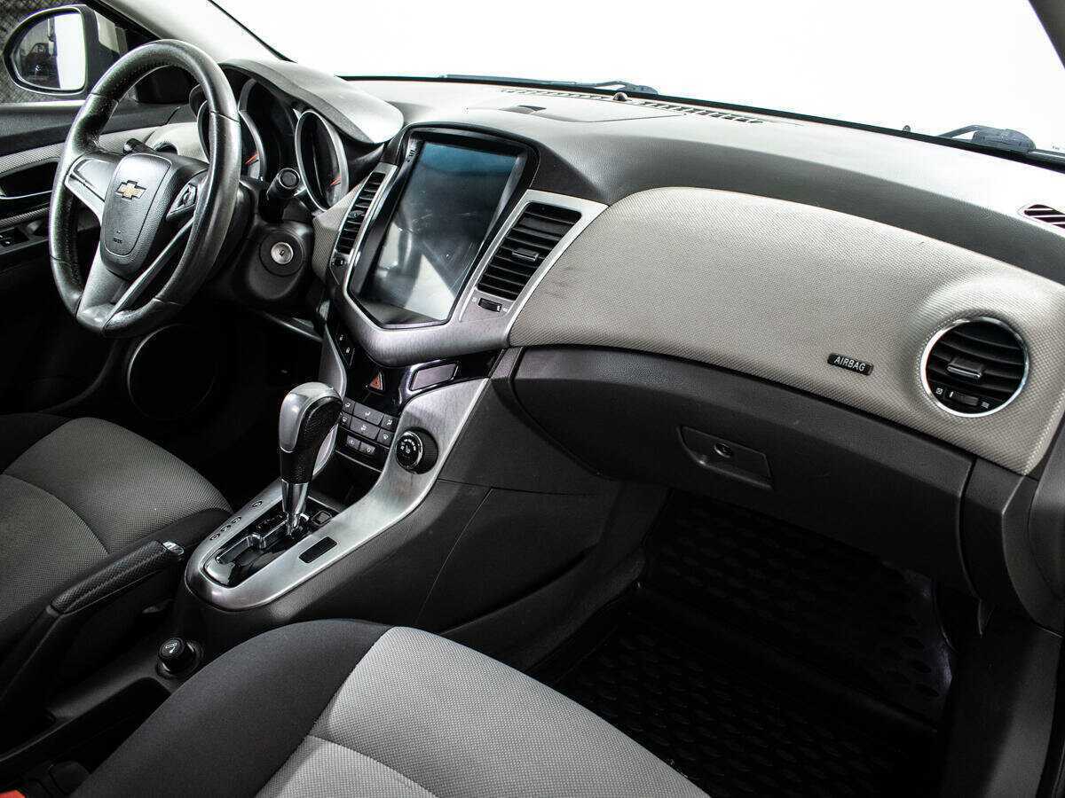 Chevrolet Cruze с пробегом — 2010 год. Фото: #8