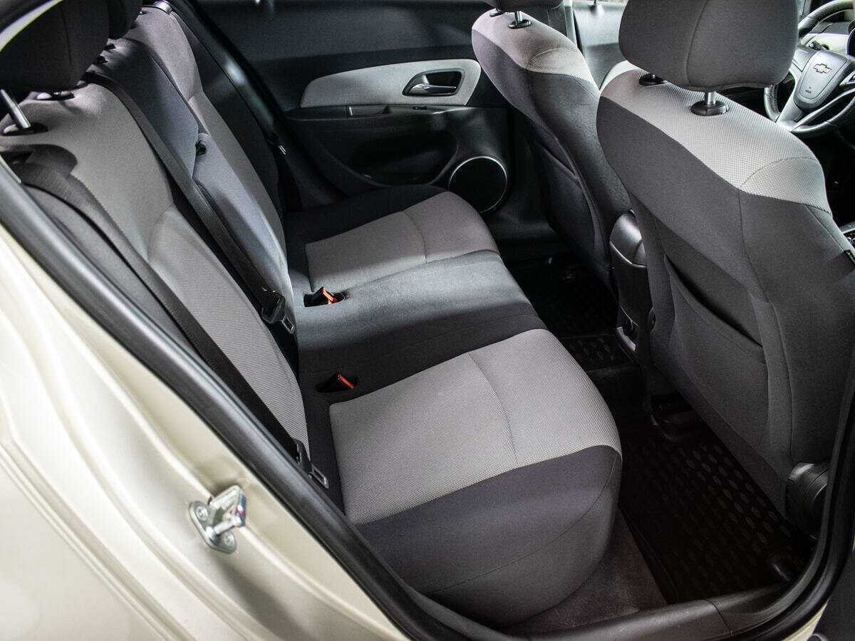 Chevrolet Cruze с пробегом — 2010 год. Фото: #9