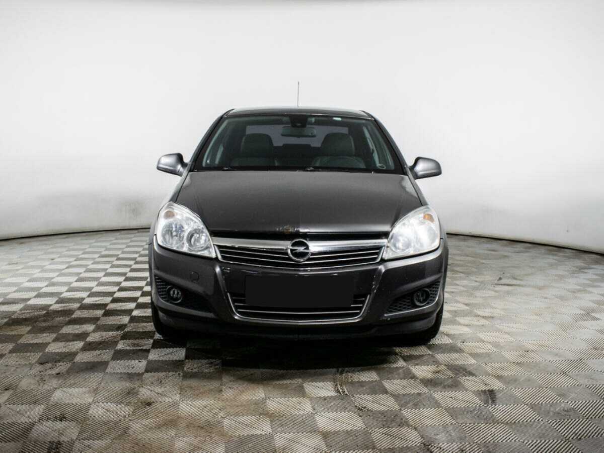 Opel Astra с пробегом — 2011 год. Фото: #1