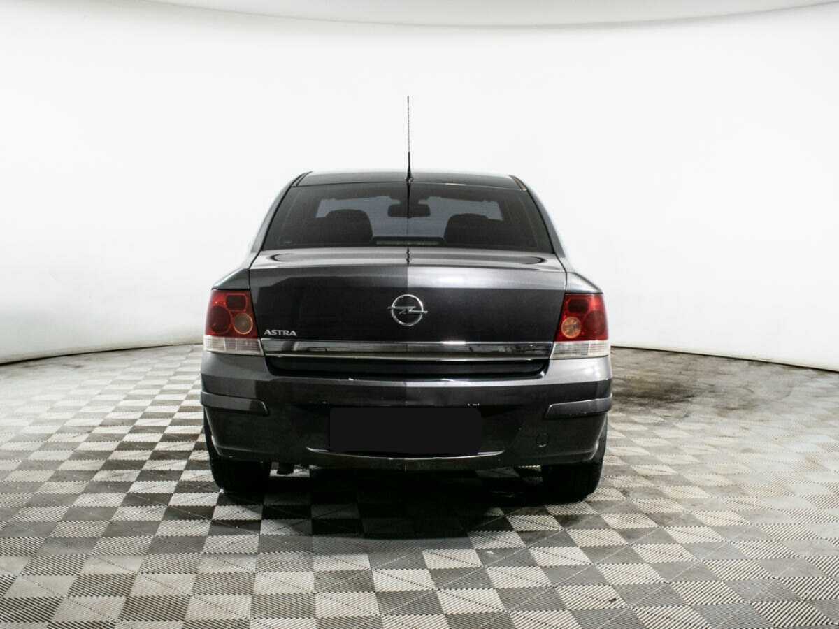 Opel Astra с пробегом — 2011 год. Фото: #5