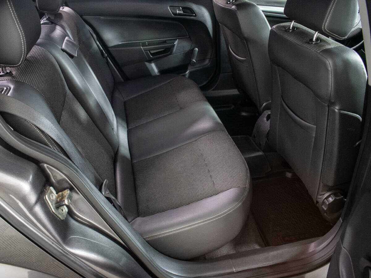 Opel Astra с пробегом — 2011 год. Фото: #9